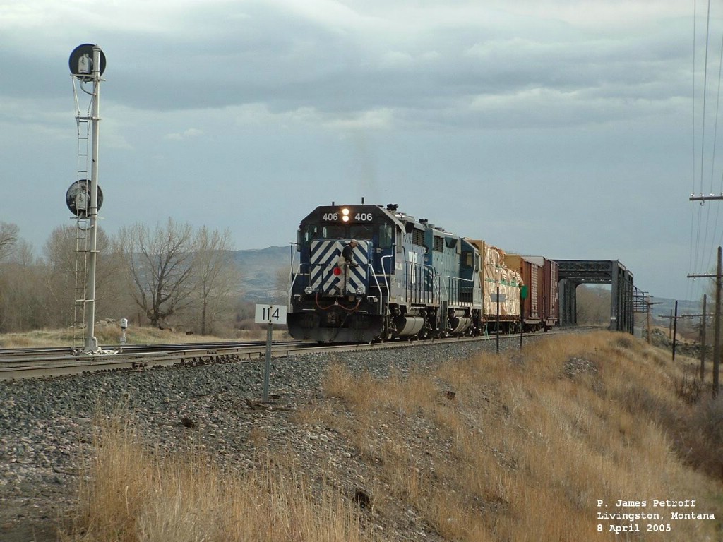 MRL 406 GP35 switching lines by Yellowstone River bridge